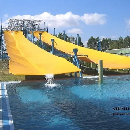 Royal 酒店 Cserkeszőlő